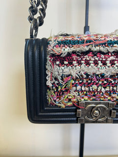 CHANEL Small Boy Flap Bag in Multicolor Fringe Tweed and Black Smooth Calfskin Leather