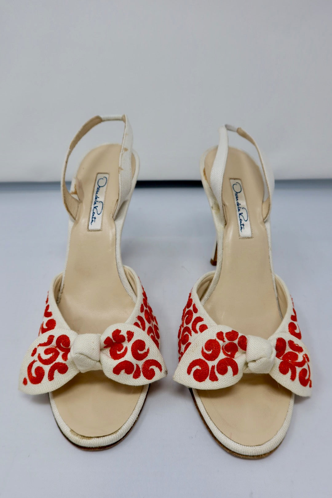 Oscar De La Renta Embroidered Stiletto Heels - 38 EU