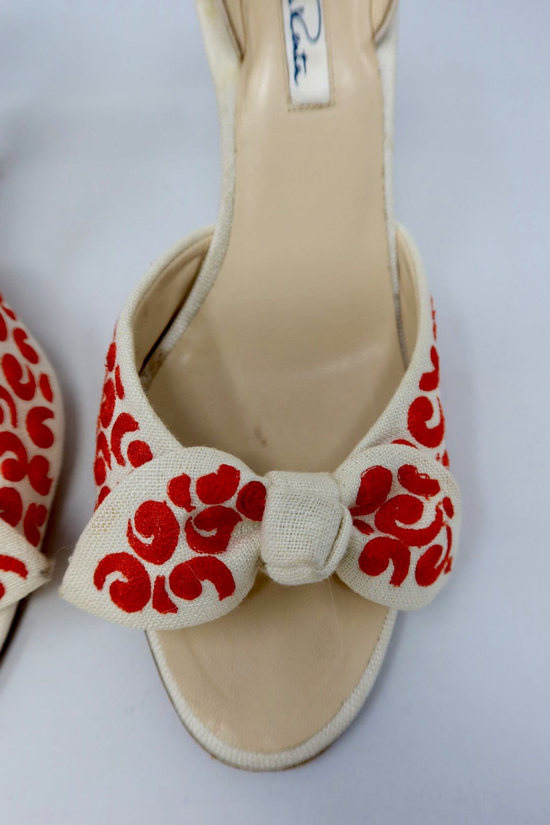 Oscar De La Renta Embroidered Stiletto Heels - 38 EU
