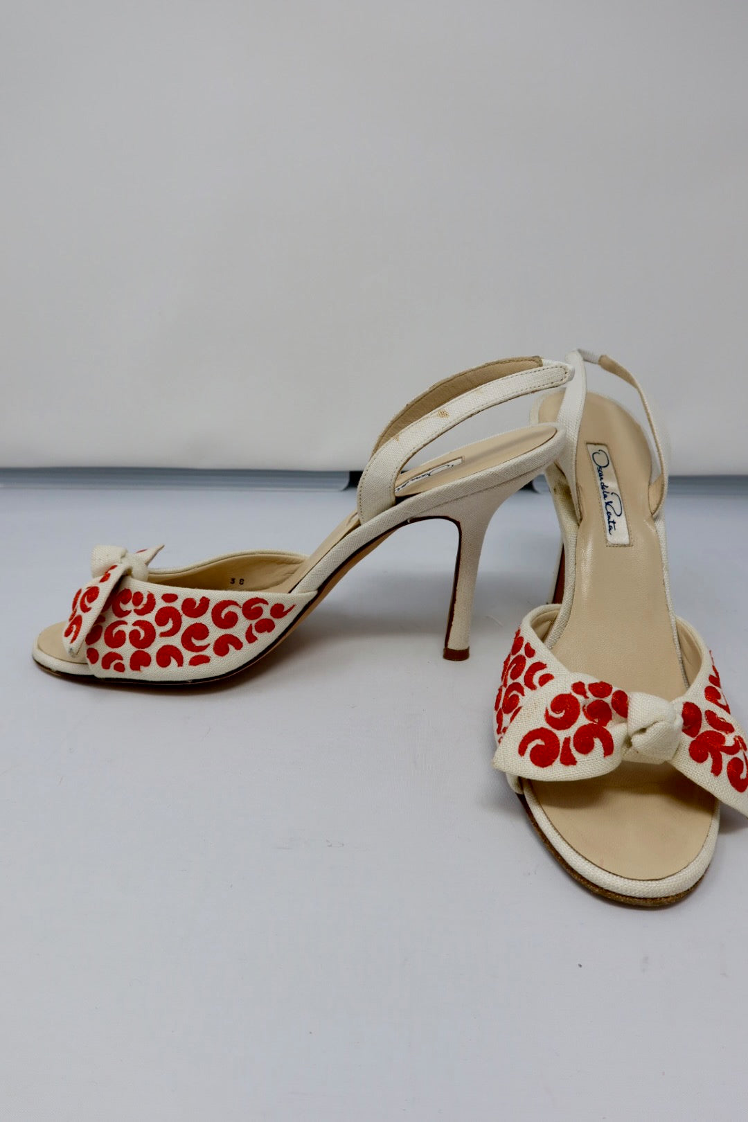 Oscar De La Renta Embroidered Stiletto Heels - 38 EU