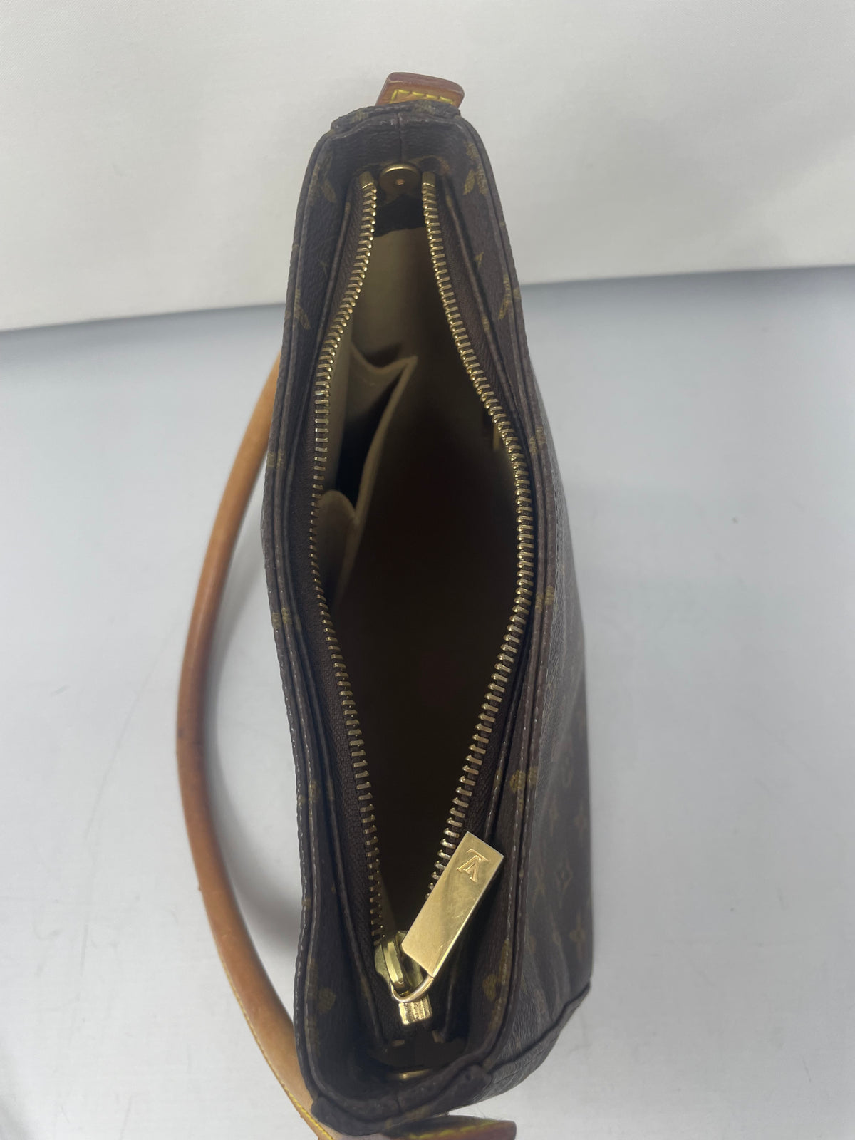 Louis Vuitton Looping bag