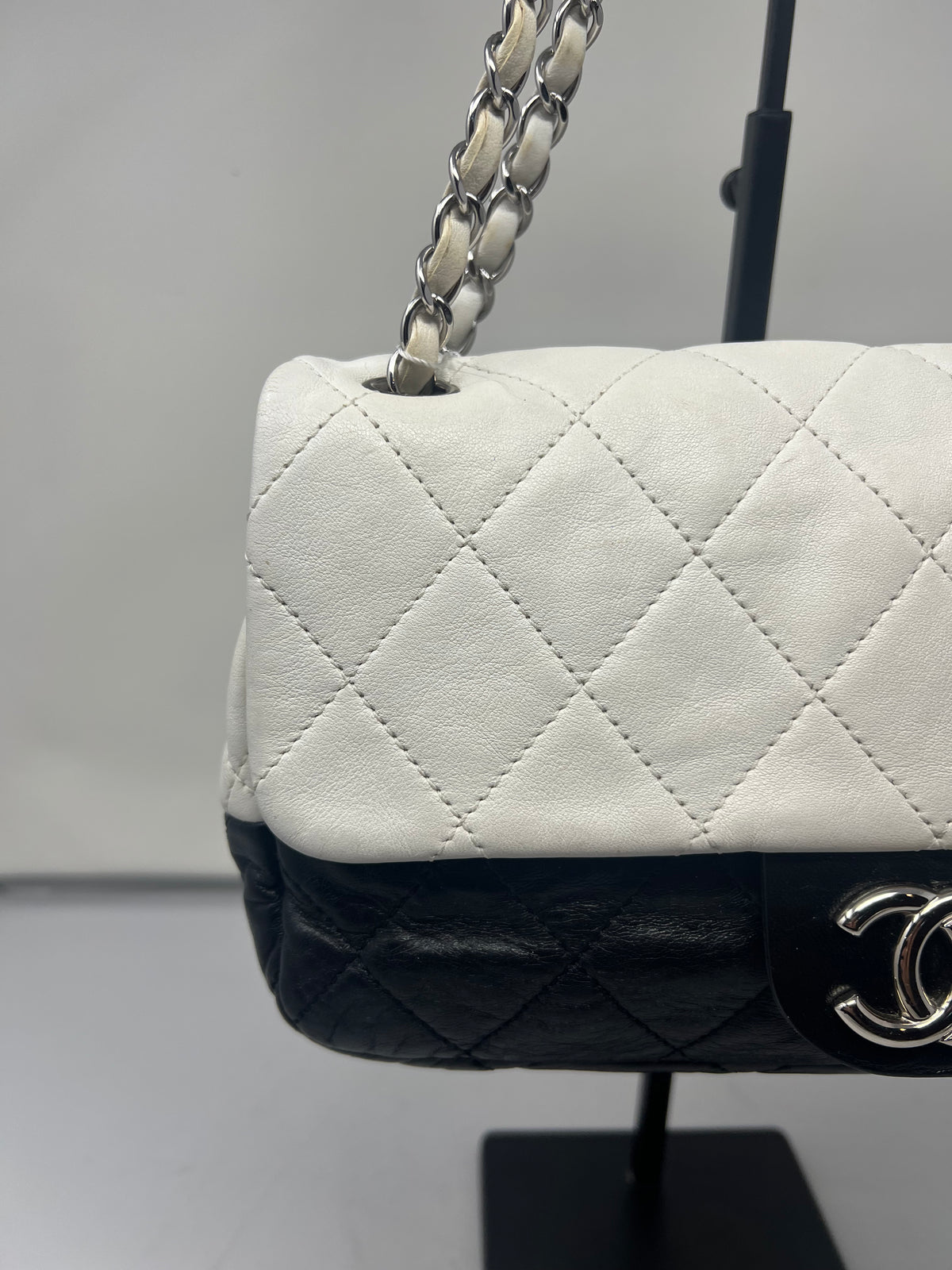 Chanel Flap Black/White Leather Crossbody Bag