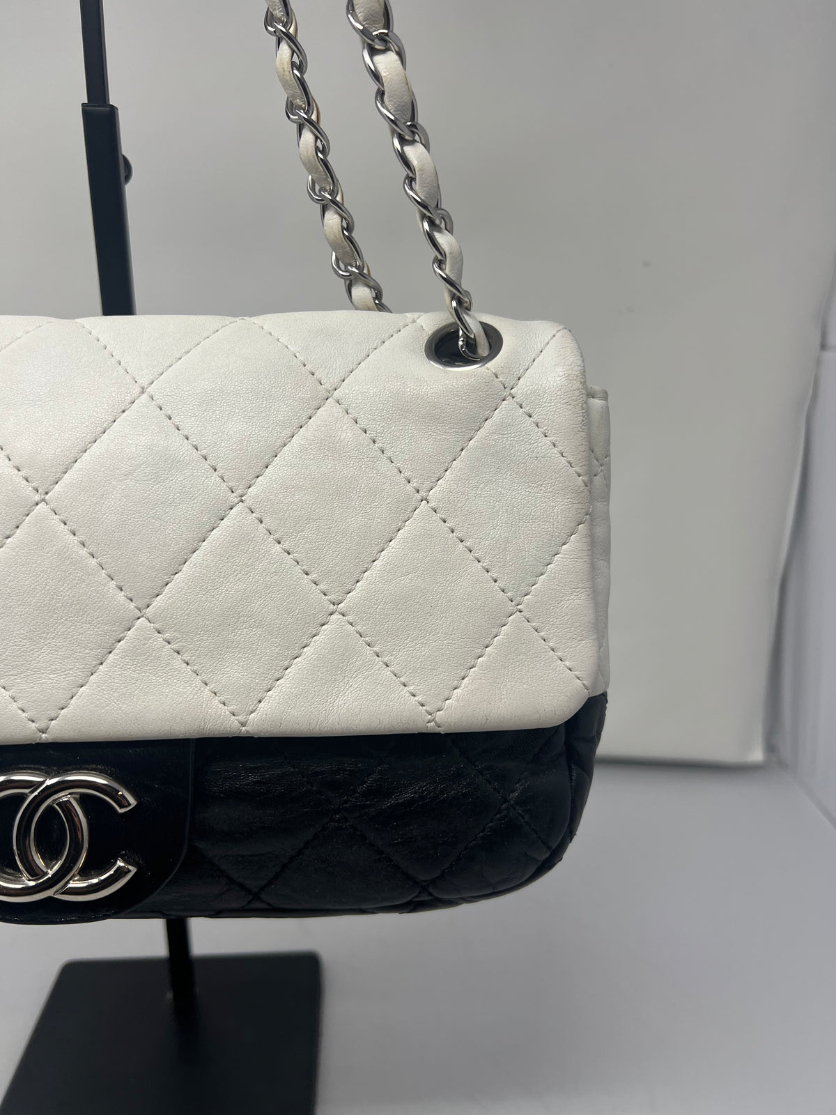 Chanel Flap Black/White Leather Crossbody Bag