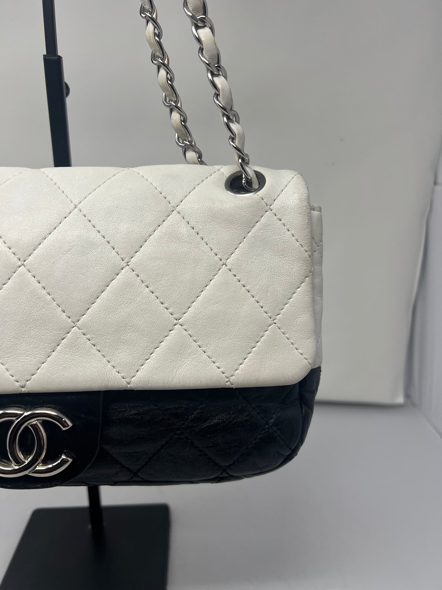 Chanel Flap Black/White Leather Crossbody Bag