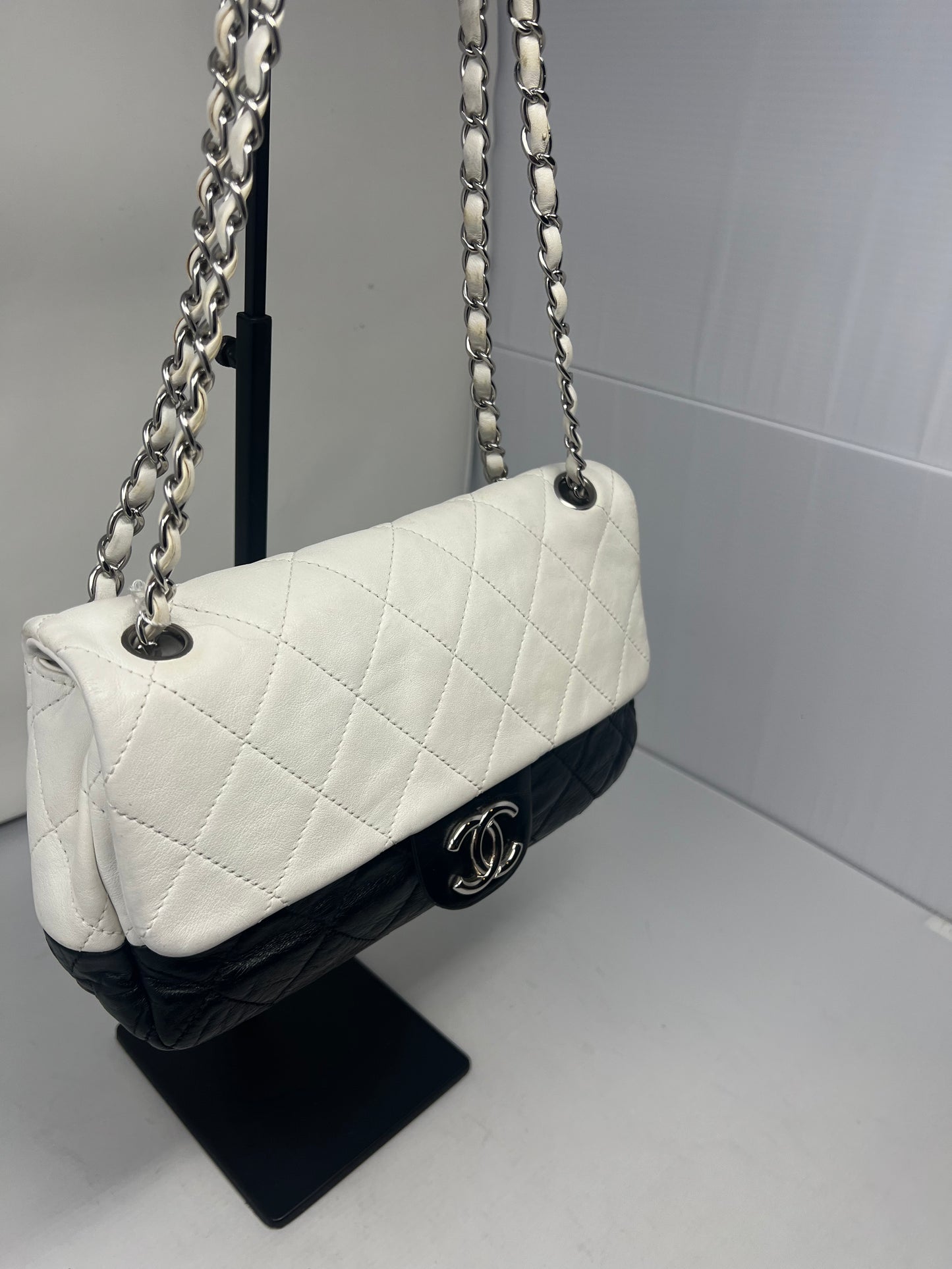 Chanel Flap Black/White Leather Crossbody Bag
