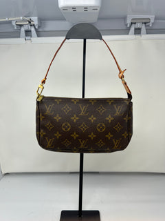 Louis Vuitton Monogram pochette
