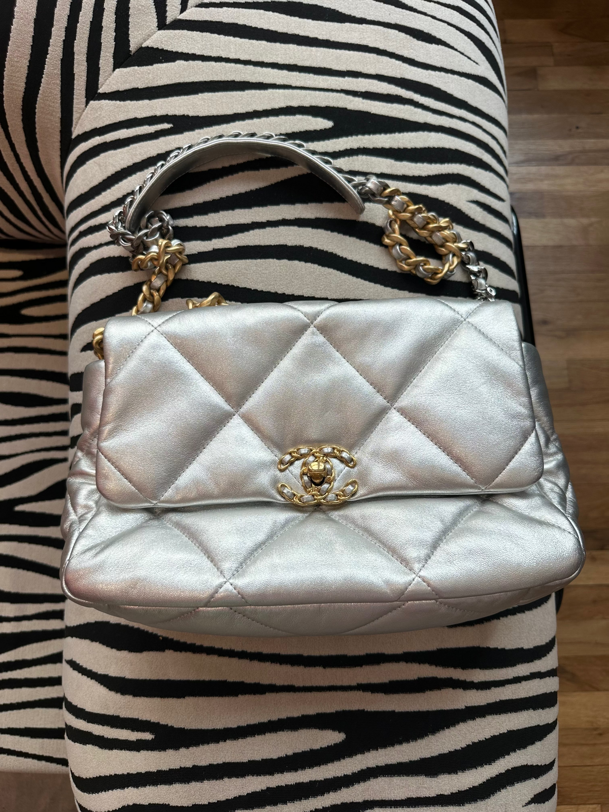 Chanel 22 Metallic Quilted Leather Shoulder Bag